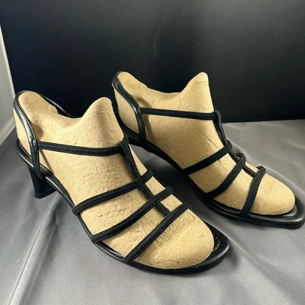 Fioni black strappy sandal with 3” heel size 9.5 W - Picture 2 of 6